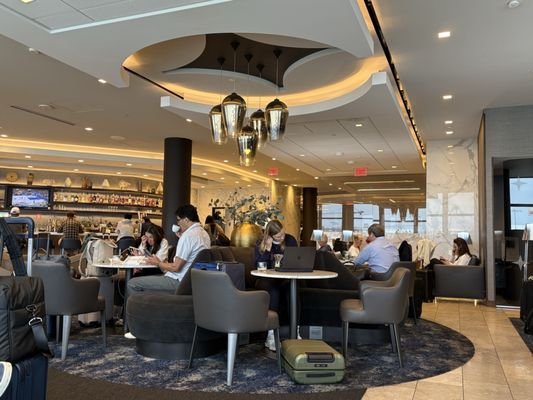 United Polaris Lounge by null