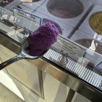 Humphry Slocombe - Dogpatch - Sampling more icecream | IG: @nomwithelaine - Ice Cream & Frozen Yogurt Near Me - San Francisco, California