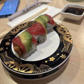 Sima Sushi - Tuna Avocado Roll - Conveyor Belt Sushi Near Me - Washington, DC, District of Columbia