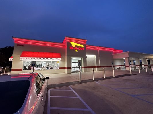 In-N-Out Burger by null