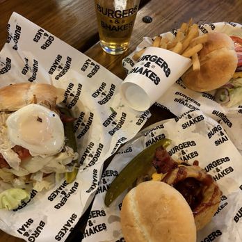 Burgers and Shakes - b&s burger, b.b.q. burger, classic cheeseburger, fries, burgers & shakes draft - Burgers Near Me - Miami Beach, Florida Burgers and Shakes - b&s burger, b.b.q. burger, classic cheeseburger, fries, burgers & shakes draft - Burgers Near Me - Miami Beach, Florida