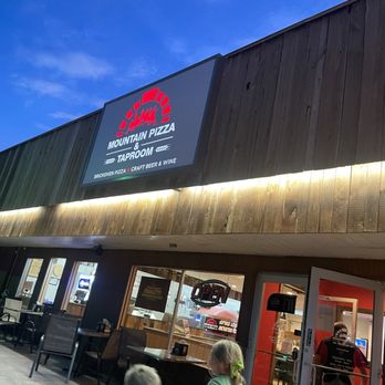 Mountain Pizza & Taproom - Front patio - Pizza Near Me - South Fork, Colorado