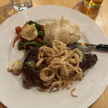 Meadowlark Restaurant - Strip Steak with veggies and mashed. - New American Near Me - Dayton, Ohio