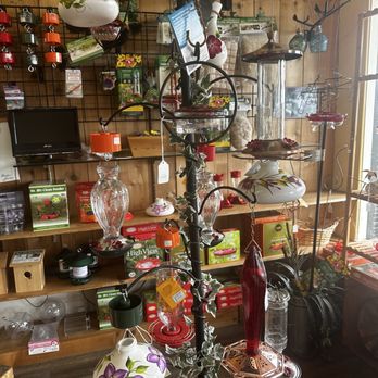 Birder's Garden - Hummingbird feeders - Bird Shops Near Me - San Carlos, California
