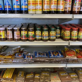 Salina's Market - shelves of food and condiments - Grocery Near Me - Clermont, Florida Salina's Market - shelves of food and condiments - Grocery Near Me - Clermont, Florida