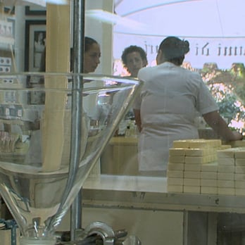 Carthusia - All'interno il laboratorio - Perfume Near Me - Capri, NA