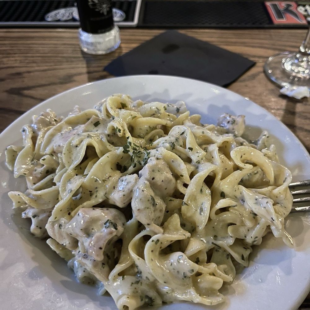 Altruda's - Fettuccine Alfredo with Chicken - Italian Near Me - Knoxville, Tennessee