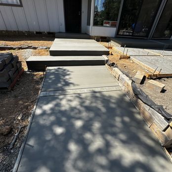 Saeteurn Concrete Construction - Entryway steps with stamped bands. Redding Ca. - Masonry/Concrete Near Me - Shasta Lake, California Saeteurn Concrete Construction - Entryway steps with stamped bands. Redding Ca. - Masonry/Concrete Near Me - Shasta Lake, California