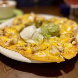 La Roca - small chicken fajita "single chip" nachos. BOMB. Moi fave. :)...