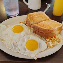 Eggs with rye and hash browns