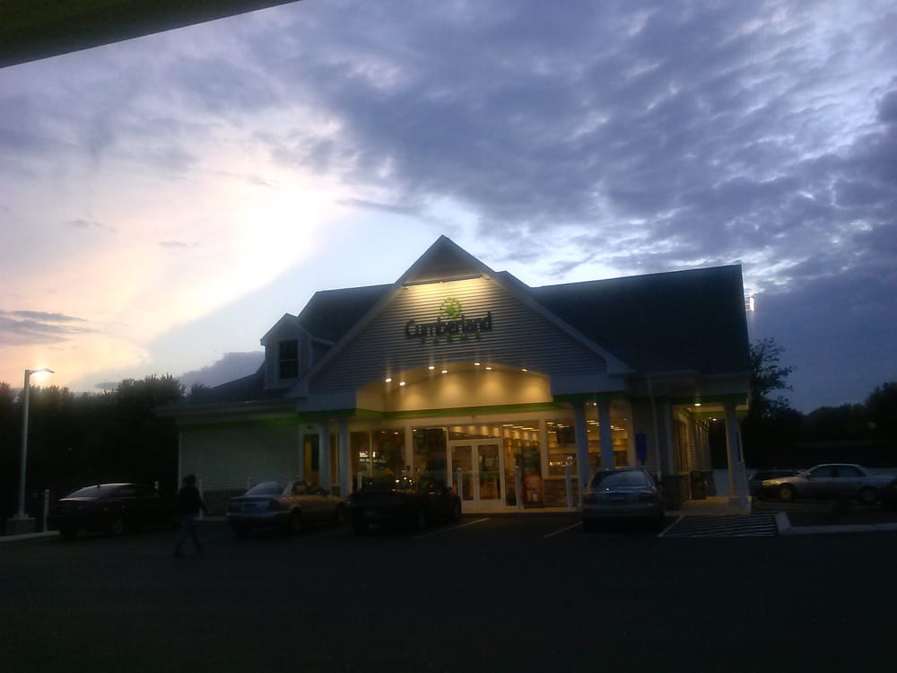 CUMBERLAND FARMS Updated August 2024 13 Reviews 2875 Main St