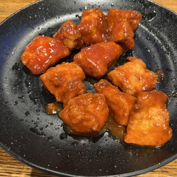 Wild Wing Cafe - Boneless wings on a wet plate