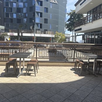 Poké Bar - Outside dining area - Hawaiian Near Me - West Hollywood, California