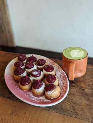 Pip's Original Doughnuts & Chai by null