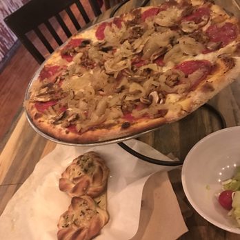 LouEddie's Pizza - Pizza Near Me - Skyforest, California LouEddie's Pizza - Pizza Near Me - Skyforest, California