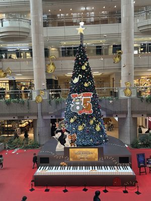 Yokohama Landmark Tower by null