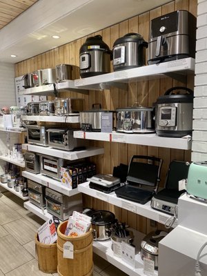 Crate & Barrel by null