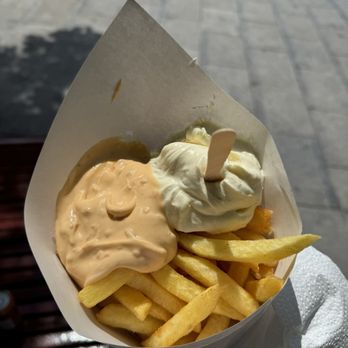 Frit Flagey - Large with samurai & mayo - Ixelles, BRU