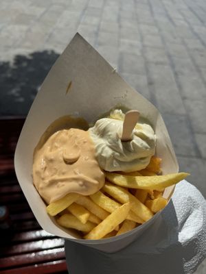 Frit Flagey - Large with samurai & mayo - Ixelles, BRU