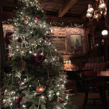 Armitage Alehouse - Christmas time :) - Pubs Near Me - Chicago, Illinois