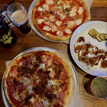 Esters Oneida Park - Pizza Near Me - Denver, Colorado
