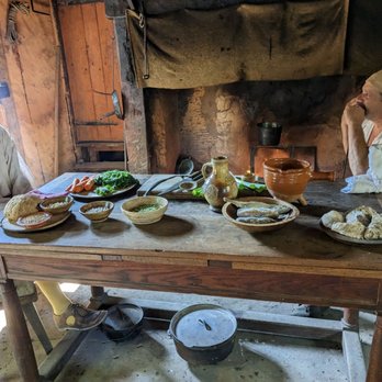 Jamestown Settlement - Inside of a 'house' that would've been in the settlement. - Museums Near Me - Williamsburg, Virginia Jamestown Settlement - Inside of a 'house' that would've been in the settlement. - Museums Near Me - Williamsburg, Virginia
