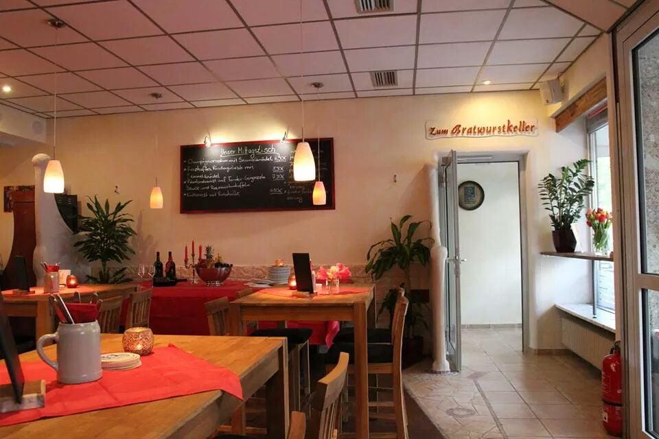 Bratwurstkeller Zum Kultbrettl