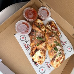 Bernie's Family Pizzeria - Chicken Rolls
