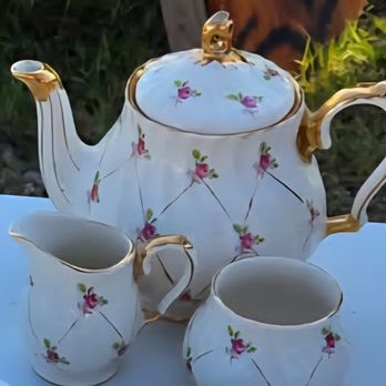 Eazy Breezy Estate Liquidators - Sadler teapot - Estate Liquidation Near Me Eazy Breezy Estate Liquidators - Sadler teapot - Estate Liquidation Near Me