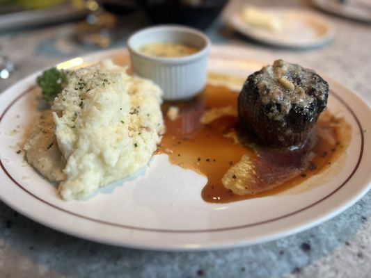 Daniel’s Broiler Downtown by null