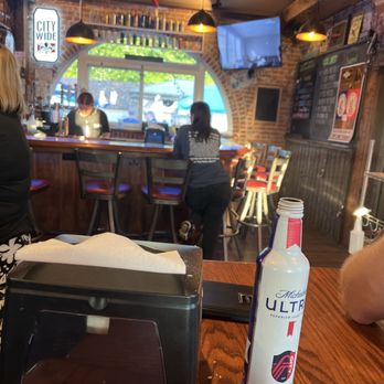 Sunset Overlook - Pubs Near Me - Columbia, Illinois