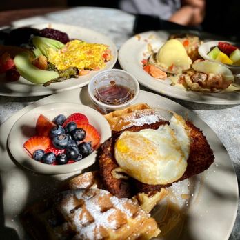 Empire Cafe - Chicken Waffle Breakfast, Eggs Empire Cafe Benedict Breakfast & Northwestern Breaskfast - Breakfast & Brunch Near Me - Houston, Texas