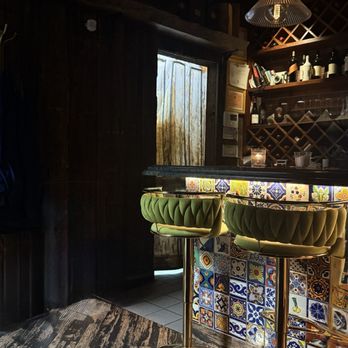 The Attic Oyster & Cocktail Bar - Cocktail Bars Near Me - Flushing, New York