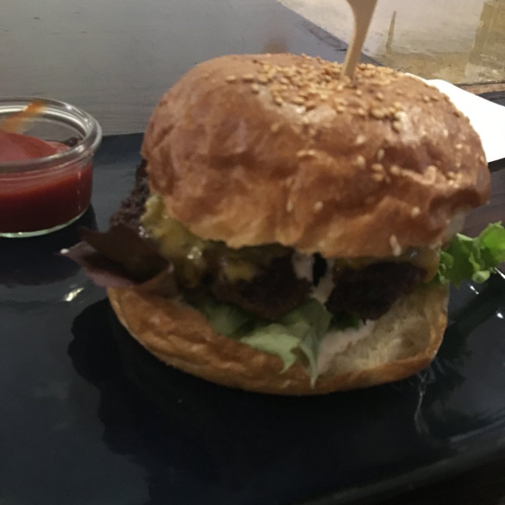 Burger 16/57 - Cheeseburger kein tomato - Burgers Near Me - Kaiserslautern, RP Burger 16/57 - Cheeseburger kein tomato - Burgers Near Me - Kaiserslautern, RP