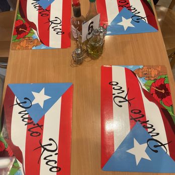 El Bajareque Restaurant - Decor - Latin American Near Me - Miami, Florida