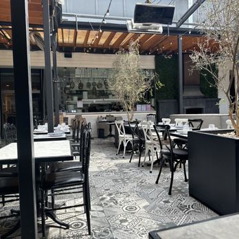 Olive & Grill - Patio - Mediterranean Near Me - Studio City, California