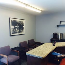 Hansen Auto Service - Cozy waiting area with free coffee and wifi.