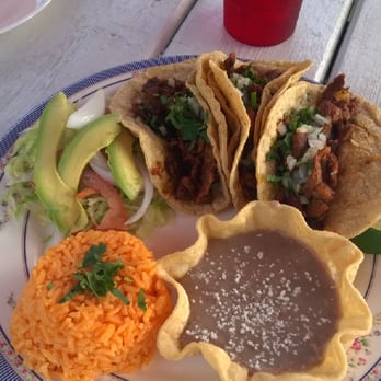 El Huarache - Awesome Mexican style tacos (cilantro, lime, onion) - Mexican Near Me - Holland, Michigan