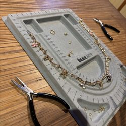 Beadniks - Making necklace
