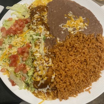 Primo's Modern Mexican - Chicken enchilada with rice and beans - Mexican Near Me - Omaha, Nebraska