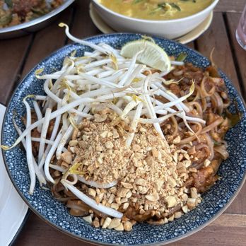 Gai Noi - Pad Thai - Desserts Near Me - Minneapolis, Minnesota Gai Noi - Pad Thai - Desserts Near Me - Minneapolis, Minnesota