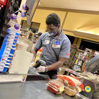 Vons - ABDOUBLIE the positive associate bringing smiles to people in his line. - Grocery Near Me - Los Angeles, California