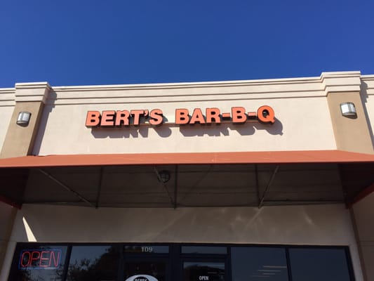 Bert's BBQ by null