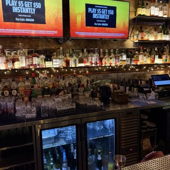 Forest Hills Station House - Bar area - Gastropubs Near Me - Forest Hills, New York Forest Hills Station House - Bar area - Gastropubs Near Me - Forest Hills, New York