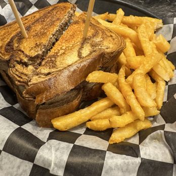 Fisher's Cafe & Pub - Patty melt - Pubs Near Me - Peninsula, Ohio Fisher's Cafe & Pub - Patty melt - Pubs Near Me - Peninsula, Ohio