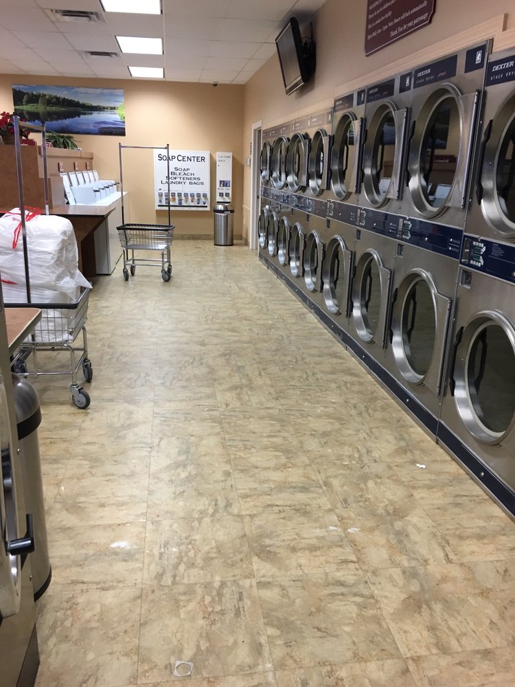 LAKESIDE LAUNDROMAT Updated October 2024 379 E Fairmount Ave