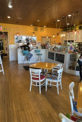 Courageous ELMHURST by null