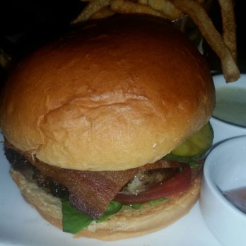 360 Rooftop Bar - Bacon Cheeseburger - Lounges Near Me - St. Louis, Missouri
