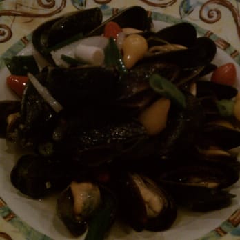 Il Capriccio - Steamed P.E.I. Mussels, White Wine, Pear Tomato and Scallion - Italian Near Me - Waltham, Massachusetts