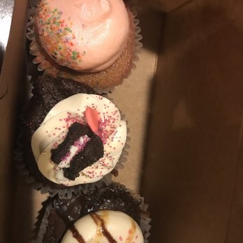 Endulge Cupcake Boutique - Strawberry Daiquiri, Cookies n Cream and Tipsy Turtle. - Cupcakes Near Me - Atlanta, Georgia Endulge Cupcake Boutique - Strawberry Daiquiri, Cookies n Cream and Tipsy Turtle. - Cupcakes Near Me - Atlanta, Georgia